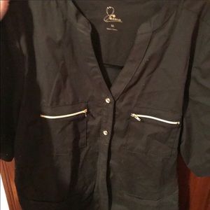 Jaanuu black button sleeve scrub top